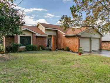 6300 Canyon Circle, Fort Worth, TX 76133