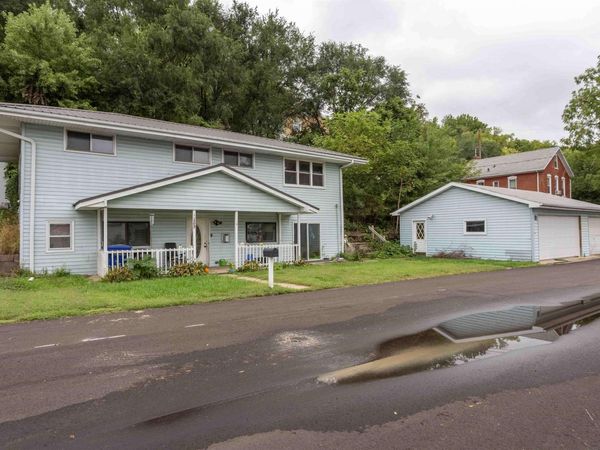 1285 High Bluff Street, Dubuque, IA 52001