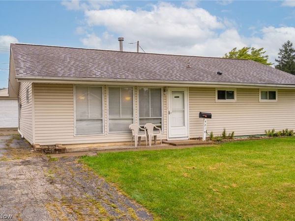 4214 Meadow Lane , Lorain, OH 44055