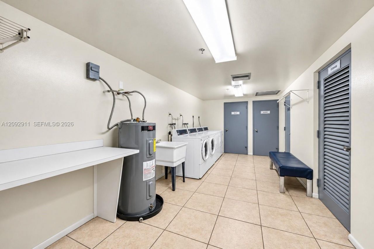 919 Hillcrest Dr , Unit 401, Hollywood, FL 33021 Photo