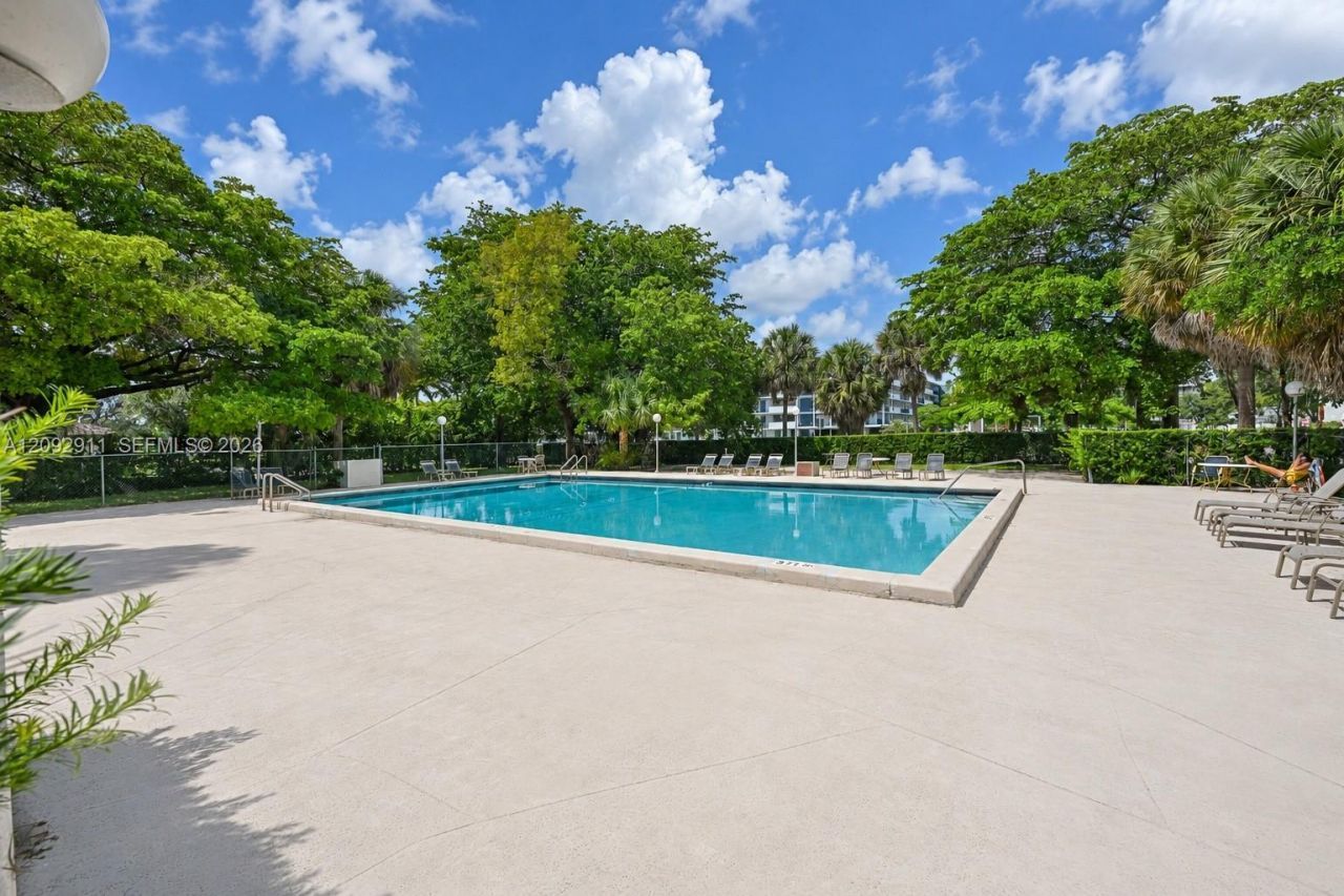 919 Hillcrest Dr , Unit 401, Hollywood, FL 33021 Photo