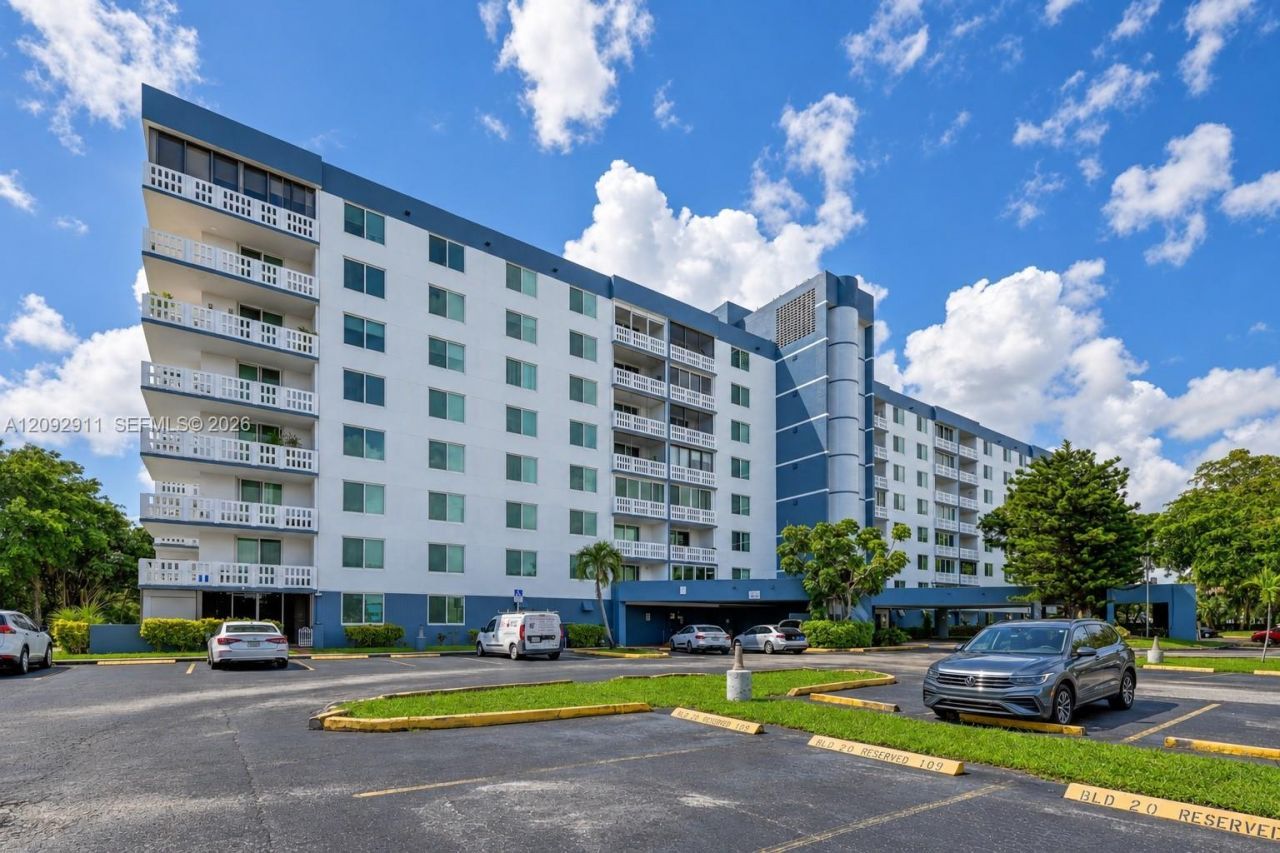 919 Hillcrest Dr , Unit 401, Hollywood, FL 33021 Photo