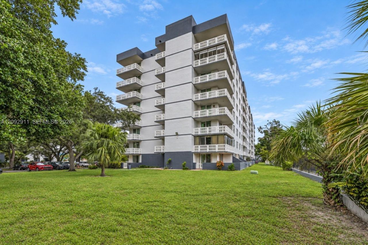 919 Hillcrest Dr , Unit 401, Hollywood, FL 33021 Photo