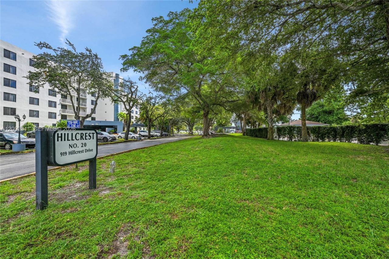 919 Hillcrest Dr , Unit 401, Hollywood, FL 33021 Photo