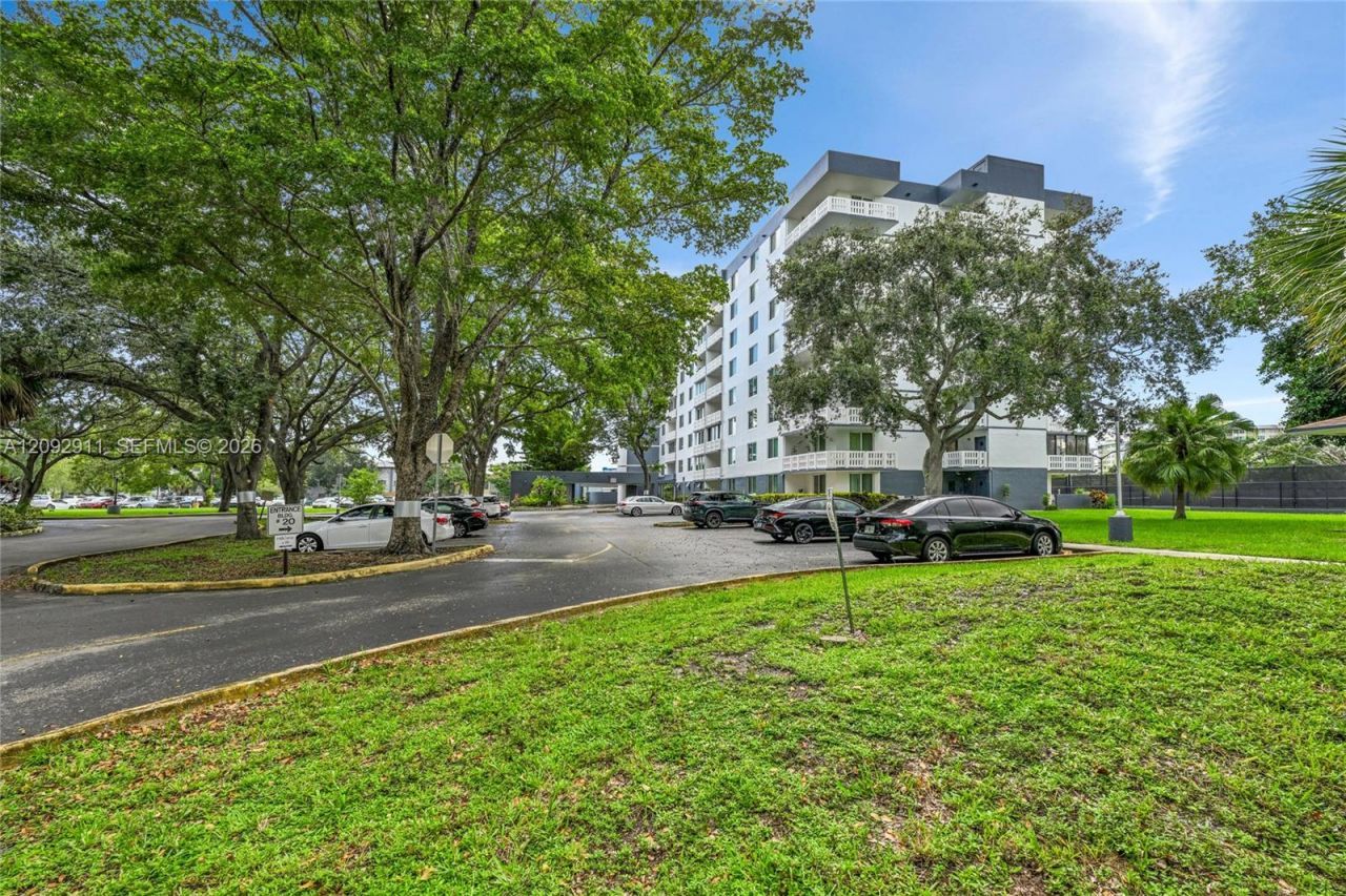 919 Hillcrest Dr , Unit 401, Hollywood, FL 33021 Photo
