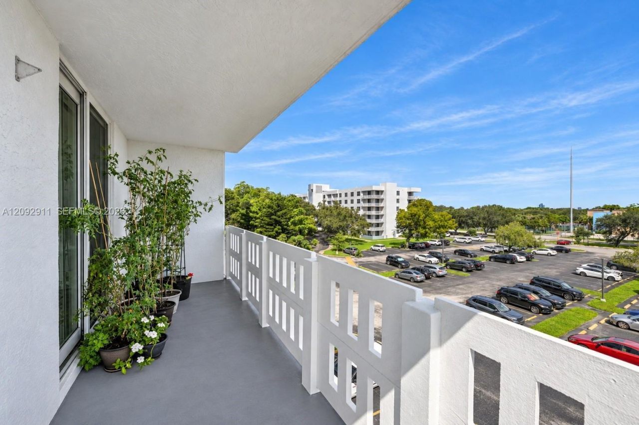 919 Hillcrest Dr , Unit 401, Hollywood, FL 33021 Photo
