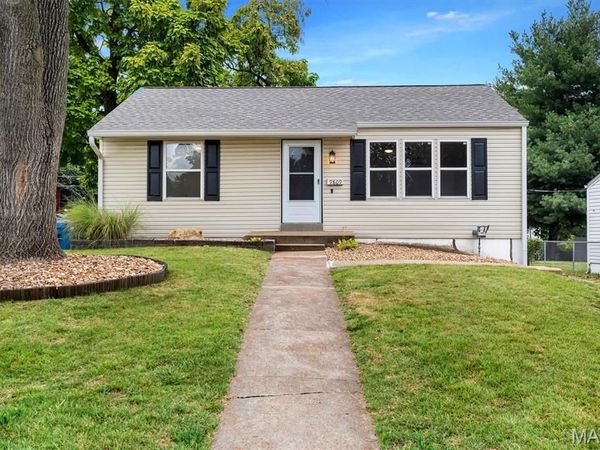 9809 Lullaby Lane, St Louis, MO 63114