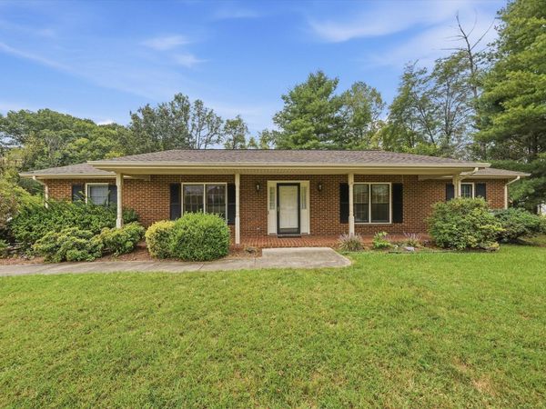 3180 Garst Cabin DR , Roanoke, VA 24018