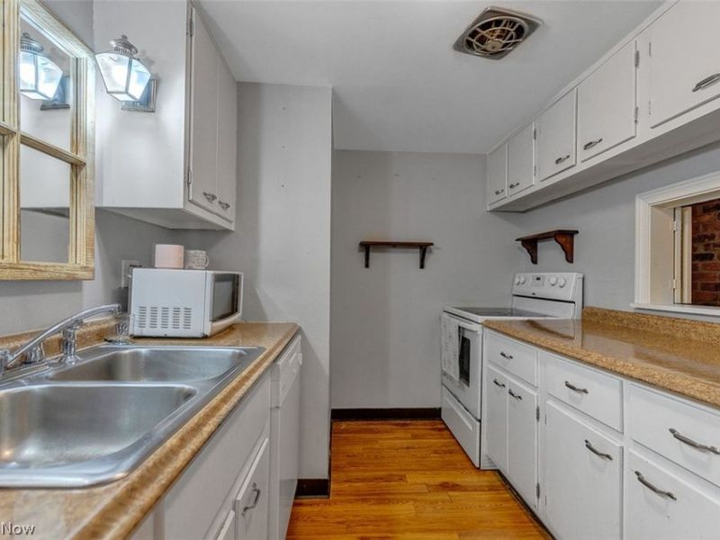 6985 Carriage Hill Drive, Unit 103, Brecksville, OH 44141 Photo 10