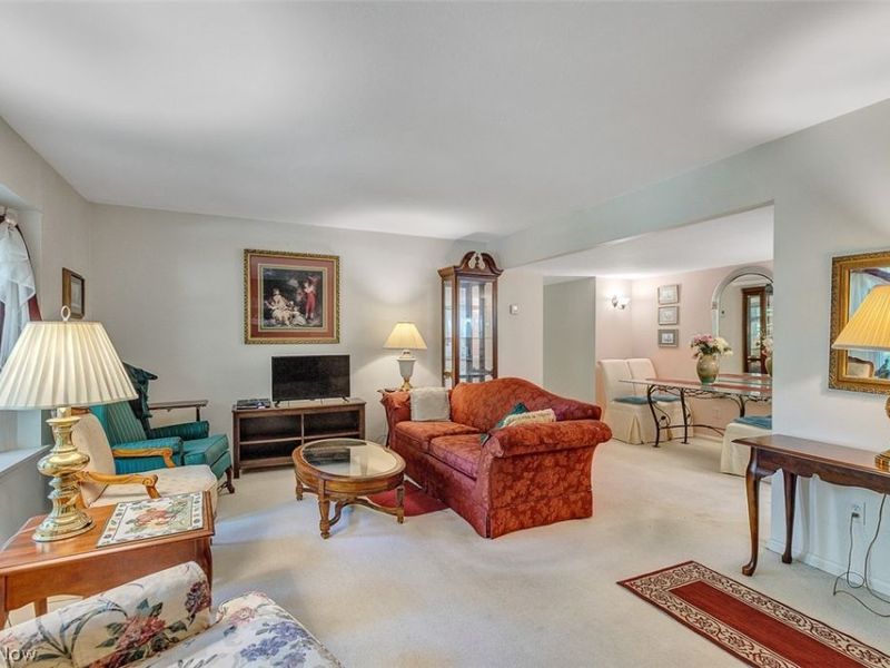 6985 Carriage Hill Drive, Unit 103, Brecksville, OH 44141 Photo 4