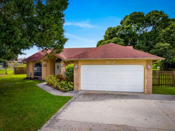 1957 SE DRANSON Circle, Port St. Lucie, FL 34952