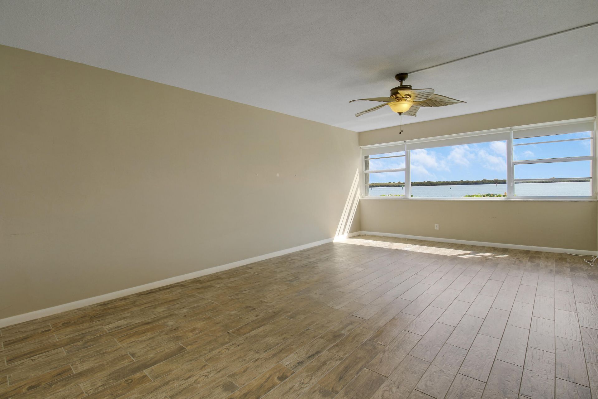 60 Yacht Club Drive, Unit 103, North Palm Beach, FL 33408 Photo