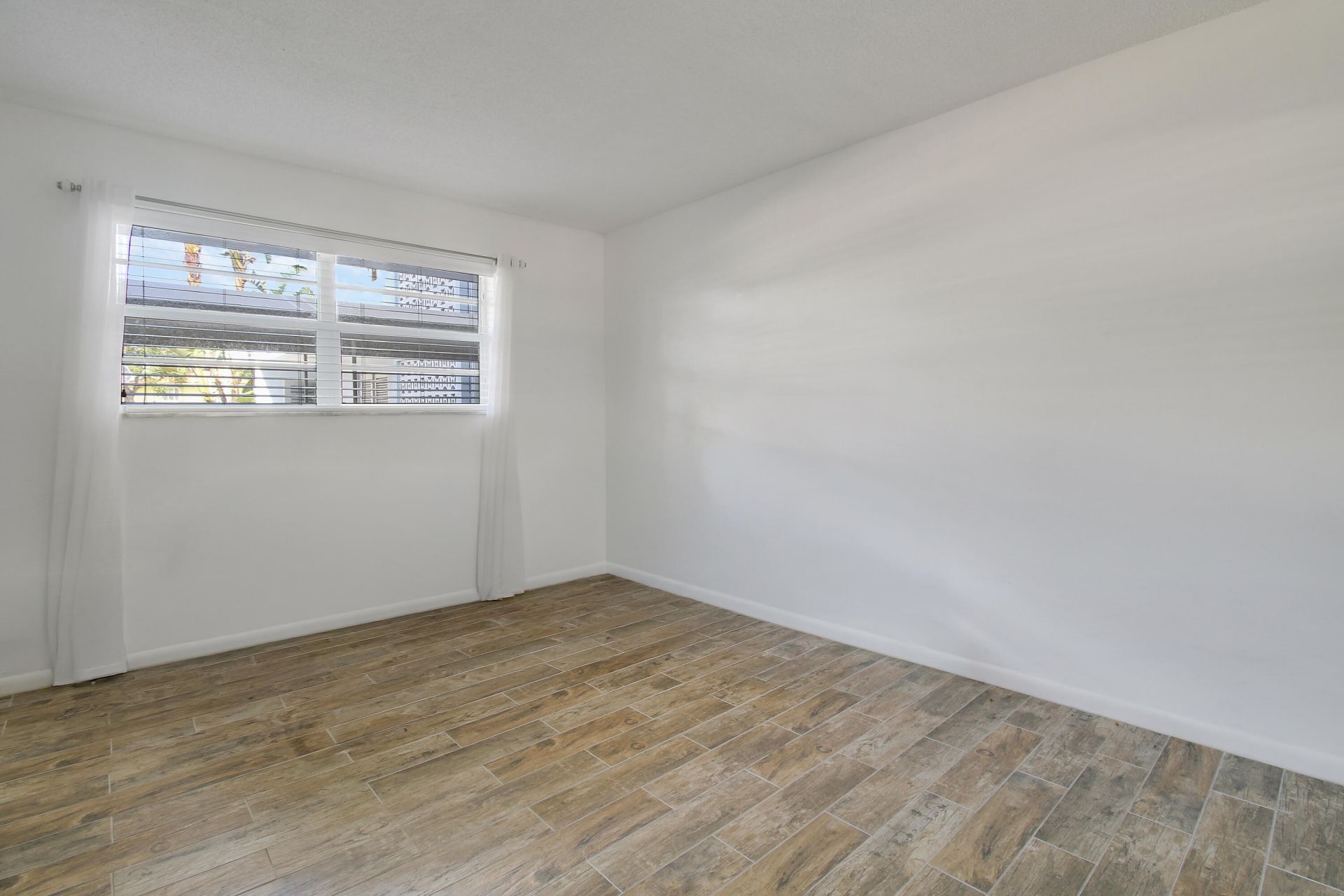 60 Yacht Club Drive, Unit 103, North Palm Beach, FL 33408 Photo