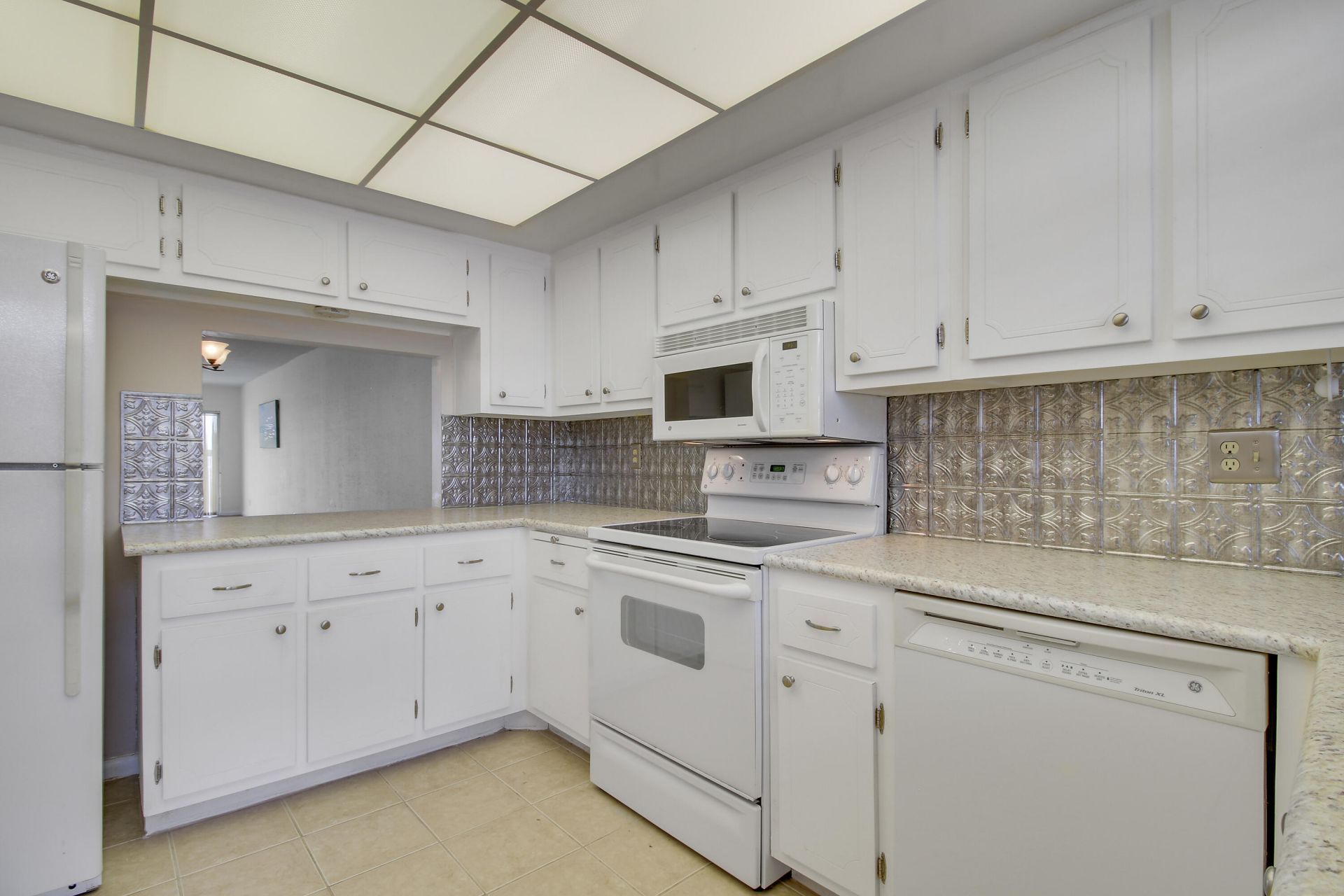 60 Yacht Club Drive, Unit 103, North Palm Beach, FL 33408 Photo