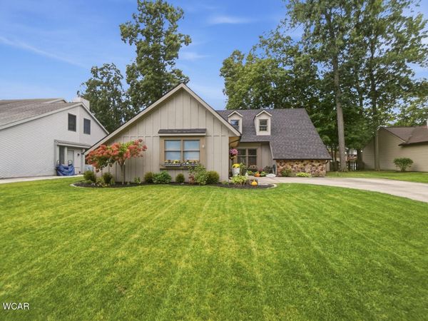 2825 Shadowood Drive, Lima, OH 45805