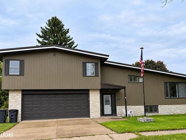 305 3rd Avenue NW, Buffalo Center, IA 50424