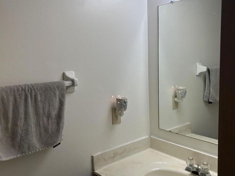 1065 E Margate Circle, London, OH 43140 Photo 4