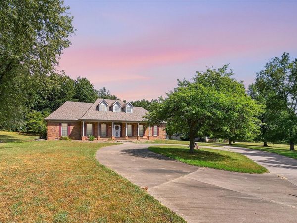 2065 E Thornridge Circle , Bolivar, MO 65613