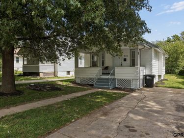 911 S 55 Street, Omaha, NE 68106