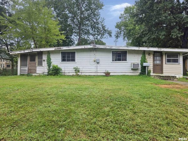 1125 W CALHOUN Street, Macomb, IL 61455
