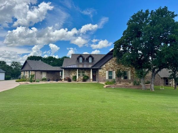 570 S Sugartree Drive , Lipan, TX 76462