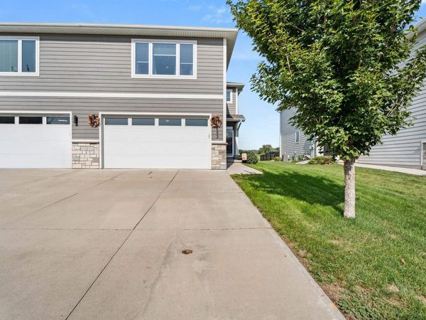 653 Prairie Blvd, Dakota Dunes, SD 57049