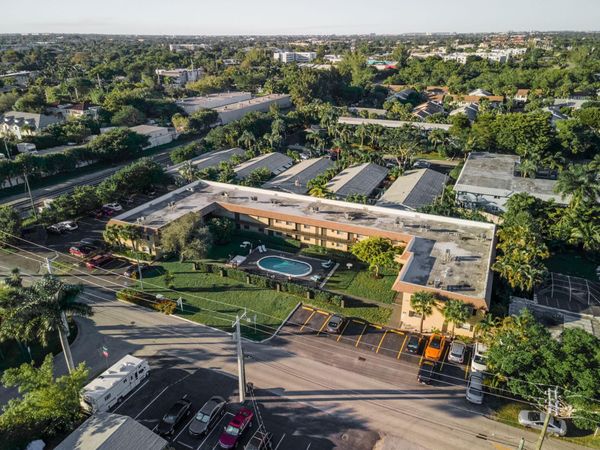 1401 NE 17th Court, Unit Apt 208, Fort Lauderdale, FL 33305