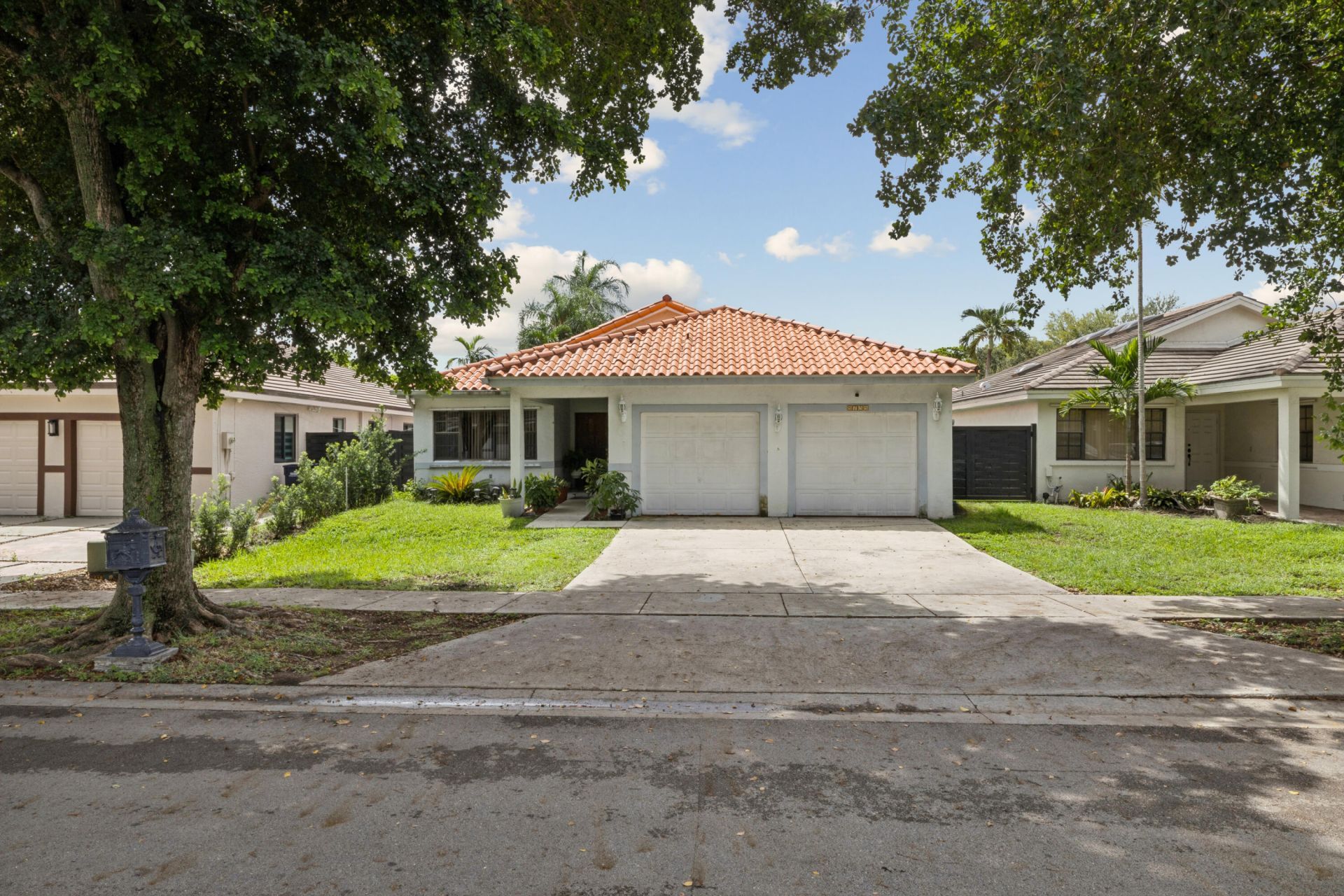 8738 NW 150th Terrace, Miami Lakes, FL 33018 Photo