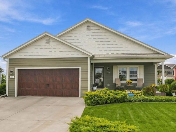 1811 Farm View DRIVE, Grafton, WI 53024