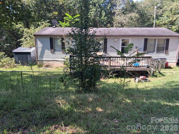 1215 Peak Place NW, Lenoir, NC 28645