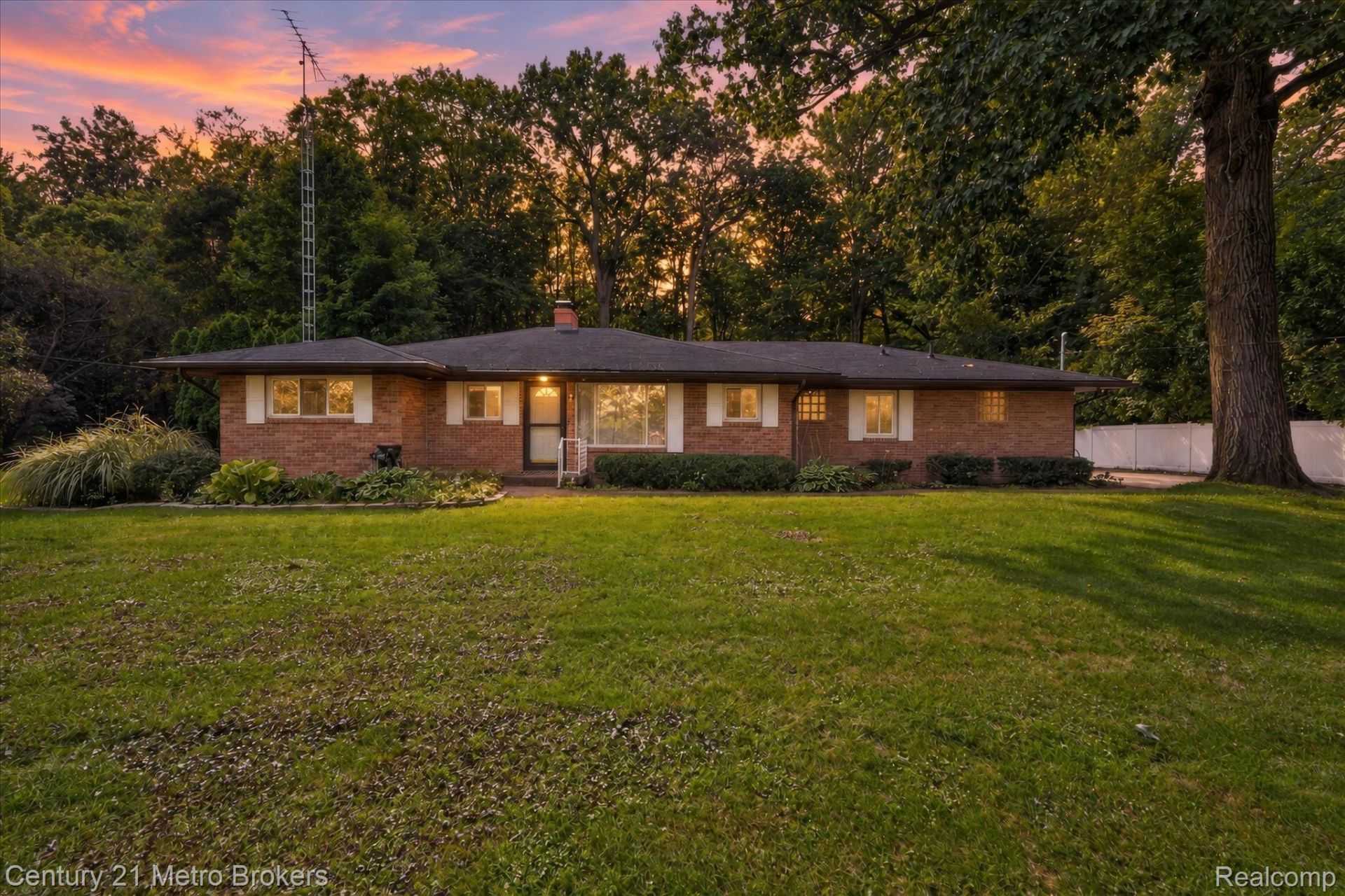 6240 Woodmoor Drive, Burton, Mi 48509 Main Photo