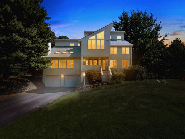 48 Hickory Dr, Worcester, MA 01609