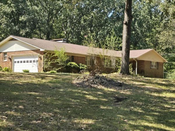 1922 Harts Bridge Road , Jackson, TN 38301