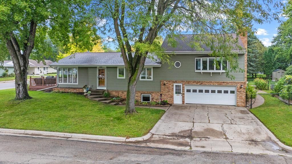 402 N Minnesota Street, Marshall, MN 56258 Main Photo