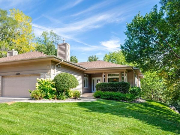7089 Crowne Oak Road, Eden Prairie, MN 55344