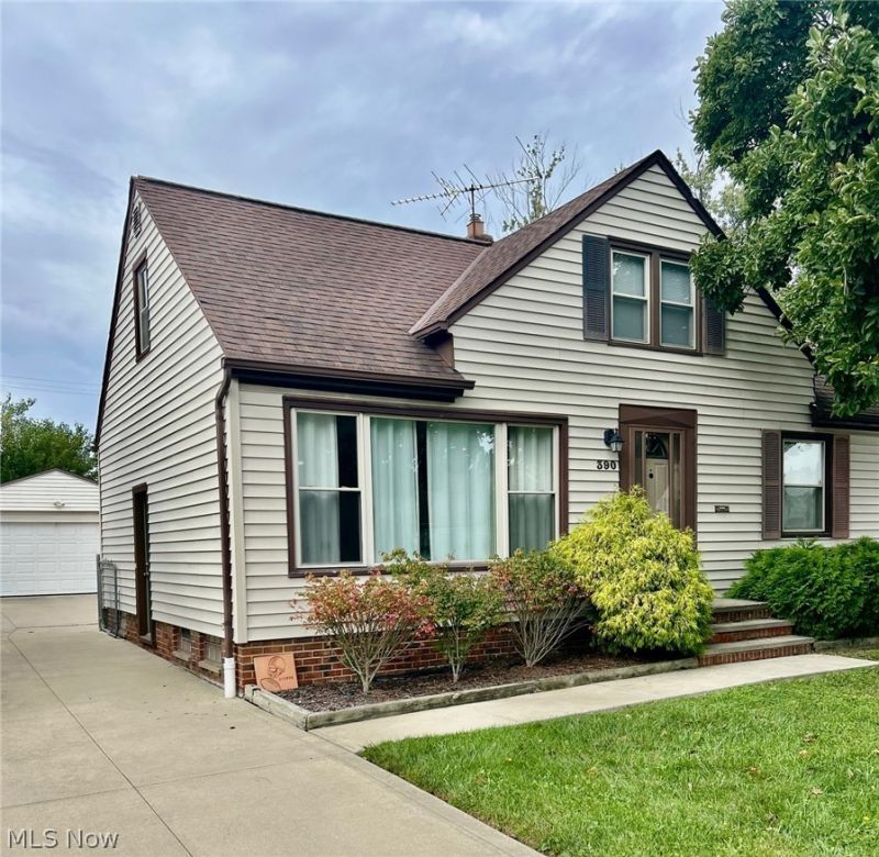 390 E 307th Street, Willowick, OH 44095 Main Photo