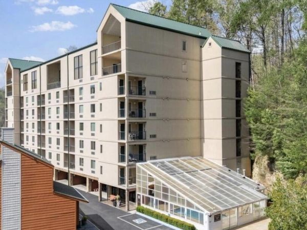 413 Baskins Creek Road, Gatlinburg, TN 37738