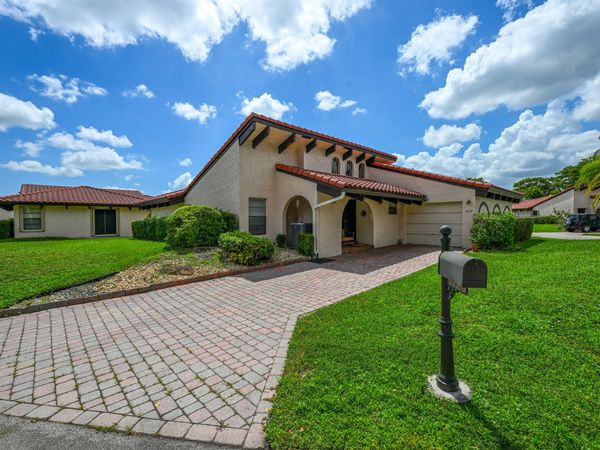 8129 PINE Circle, Unit 33, Tamarac, FL 33321