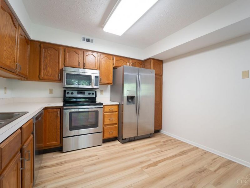 4320 Crystal Court, Unit 202, Deerfield Township, OH 45040 Photo 8