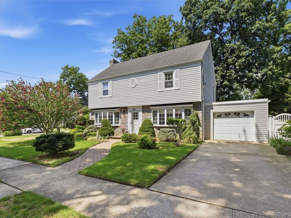 1 Beech Court , Malverne, NY 11565