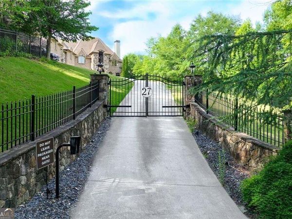 453 Londonberry Road NW, Atlanta, GA 30327