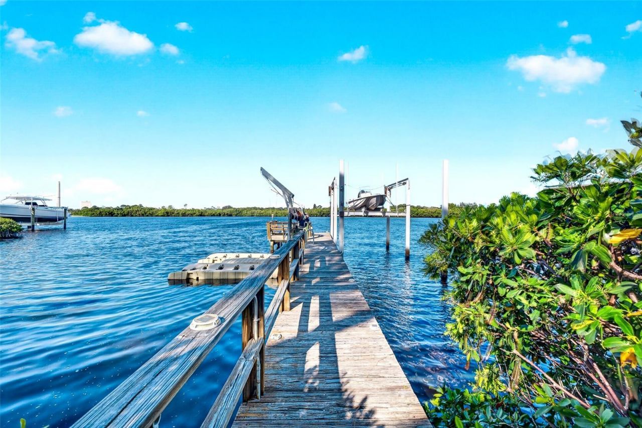 1538 Riverside Drive, Tarpon Springs, FL 34689 Photo