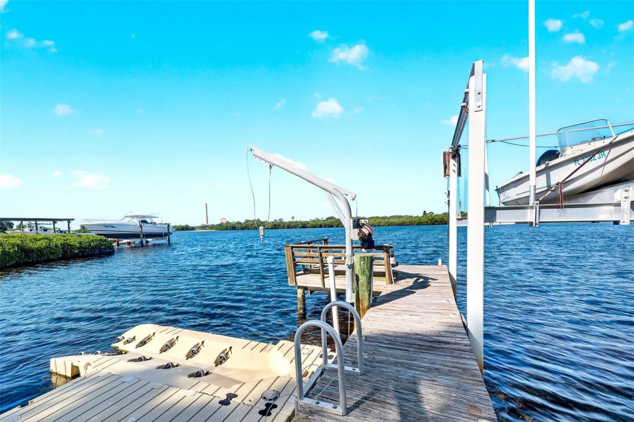 1538 Riverside Drive, Tarpon Springs, FL 34689 Photo