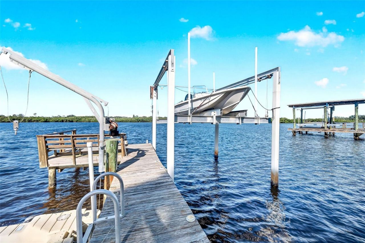 1538 Riverside Drive, Tarpon Springs, FL 34689 Photo