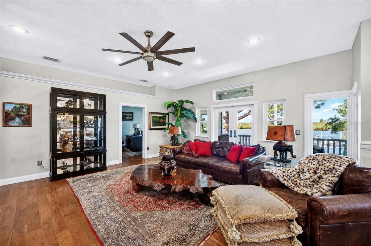 1538 Riverside Drive, Tarpon Springs, FL 34689 Photo