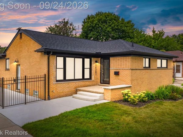 24201 Oneida Street, Oak Park, Mi 48237