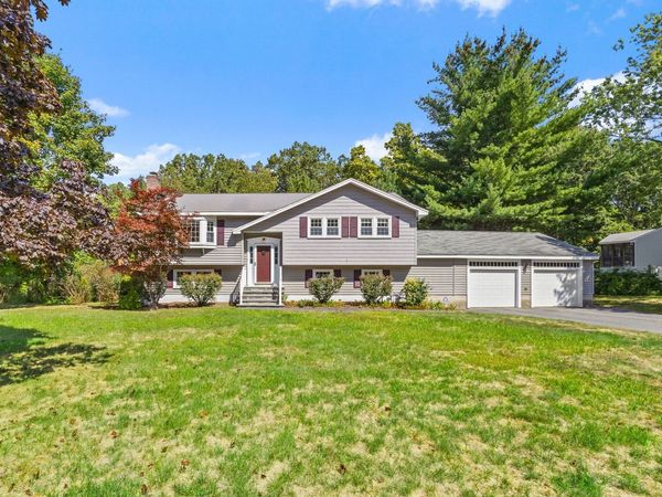 8 Roaen Dr, Chelmsford, MA 01863