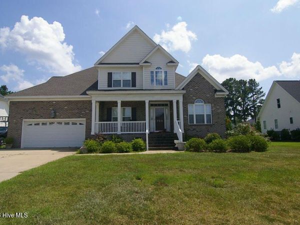 720 Stillwater Drive , Winterville, NC 28590