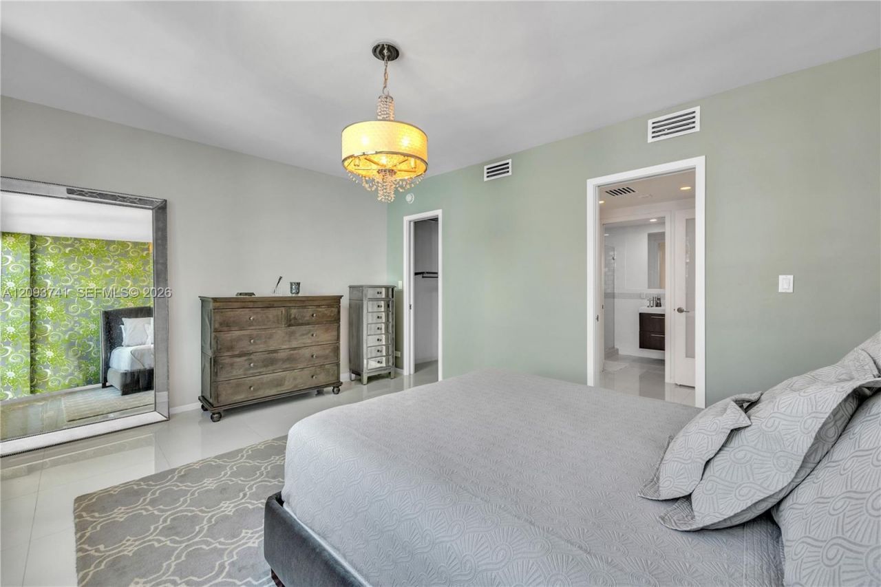 5055 Collins Ave , Unit 7A, Miami Beach, FL 33140 Photo