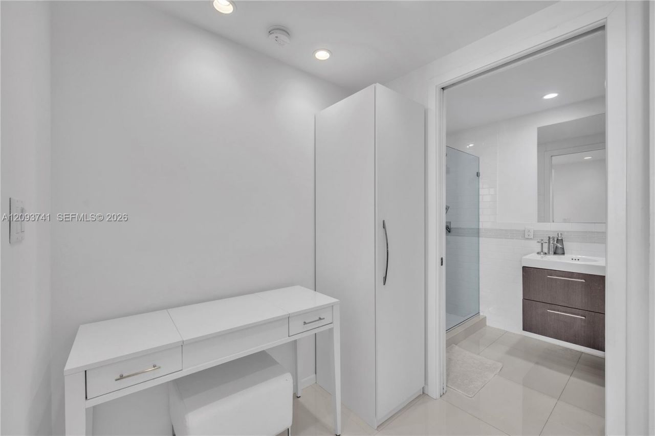 5055 Collins Ave , Unit 7A, Miami Beach, FL 33140 Photo